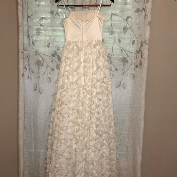 SayYes to the Prom White Dress Size 4 Juniors - Picture 5 of 7